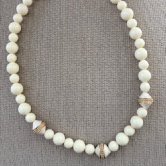 Vintage Givenchy necklace-Faux Ivory chunky beaded design-Haute Couture 1980's - Picture 4 of 7